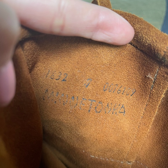 Minnetonka 3 layer fringe boots - Picture 7 of 10